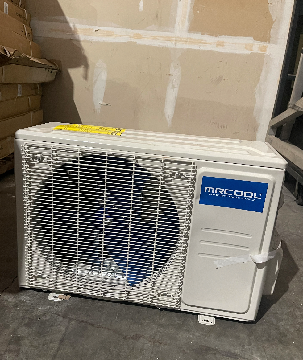 Grade A - MRCOOL 4th Gen Easy Pro 9,000 BTU Condenser Scratch and Dent