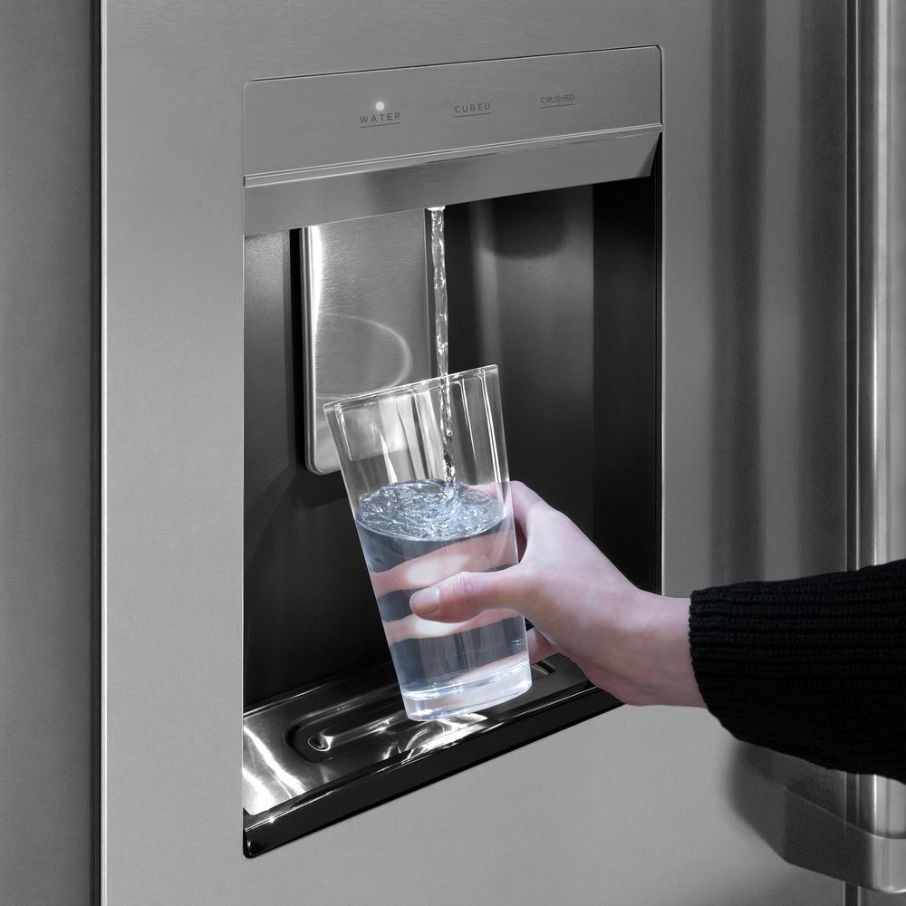 ZLINE Autograph Edition 36-inch refrigerator in fingerprint-resistant stainless steel with bright white interior and matte black accents RSMZ-W-36-FMB, detail