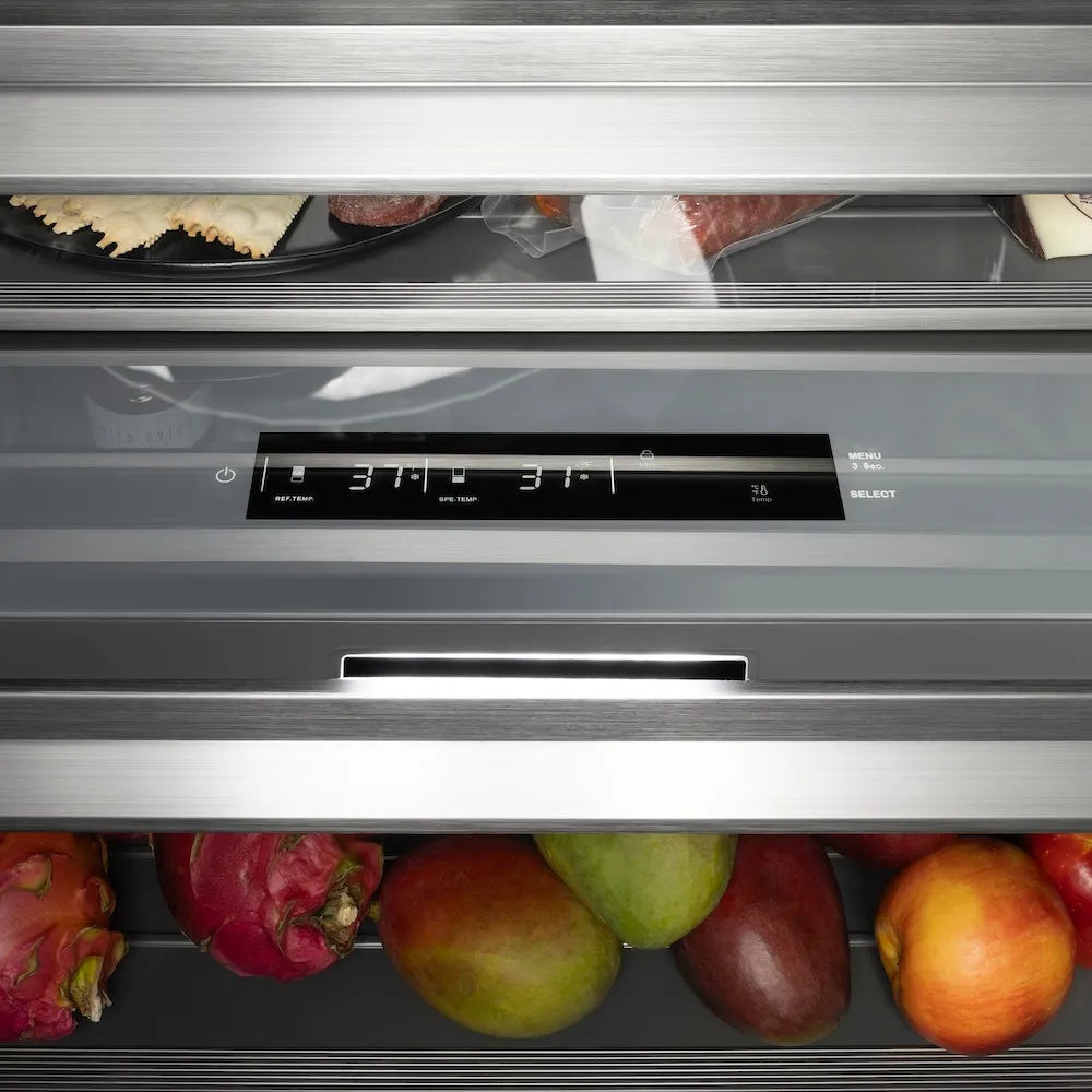 ZLINE 30-inch refrigerator in white matte with graphite gray interior RCRV-WM-30, detail