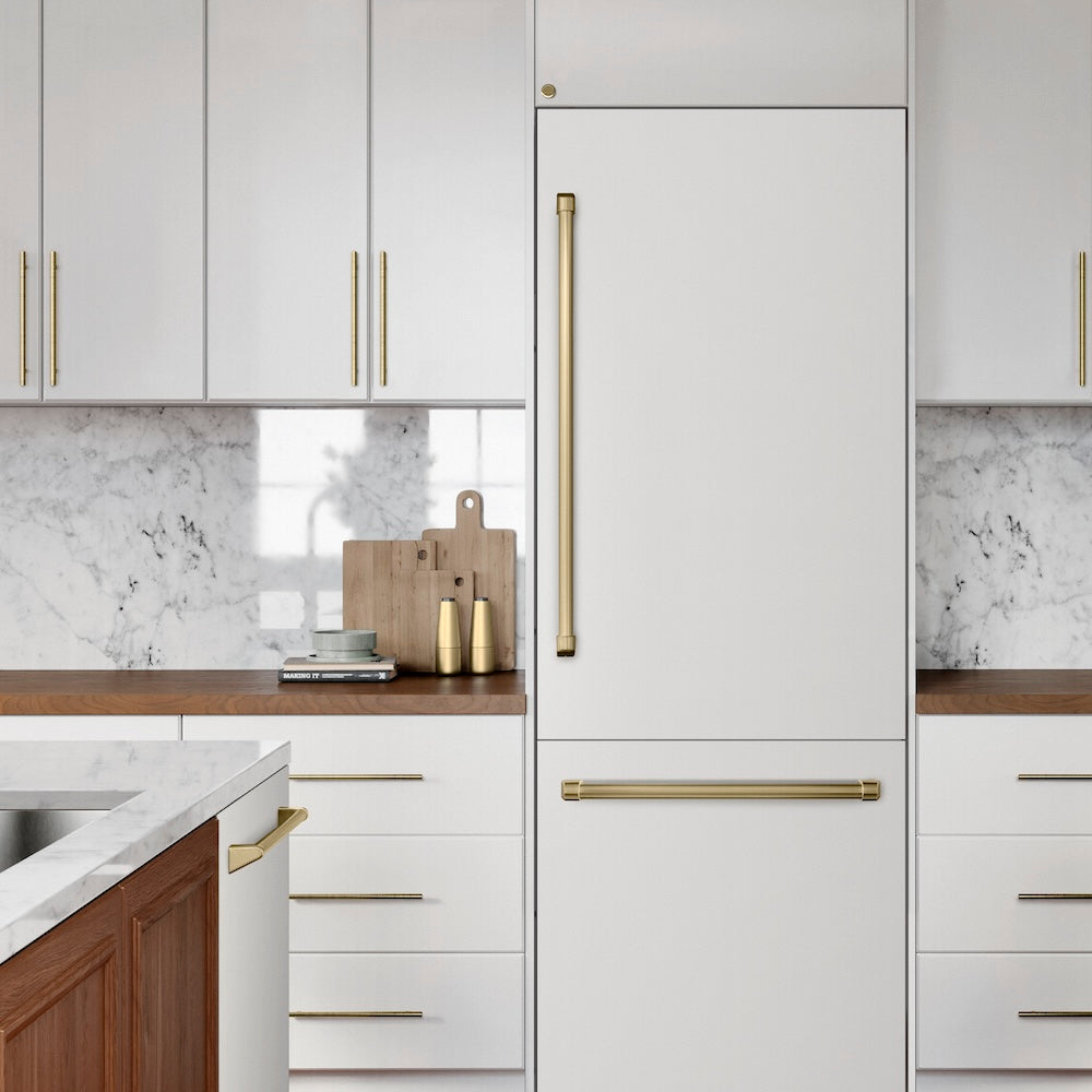 ZLINE Autograph Edition 30-inch refrigerator in white matte with graphite gray interior and champagne bronze accents GRBIVZ-WM-30-CB, view 2