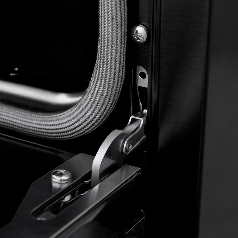 ZLINE Paramount 24-inch range in black stainless steel SINRB-24, detail
